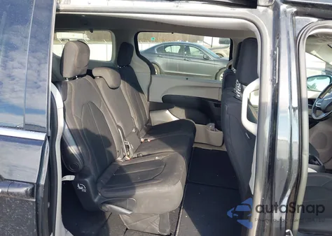 2019 Chrysler Pacifica Touring Plus z USA, uszkodzony, nr VIN 2C4RC1FG8KR653144